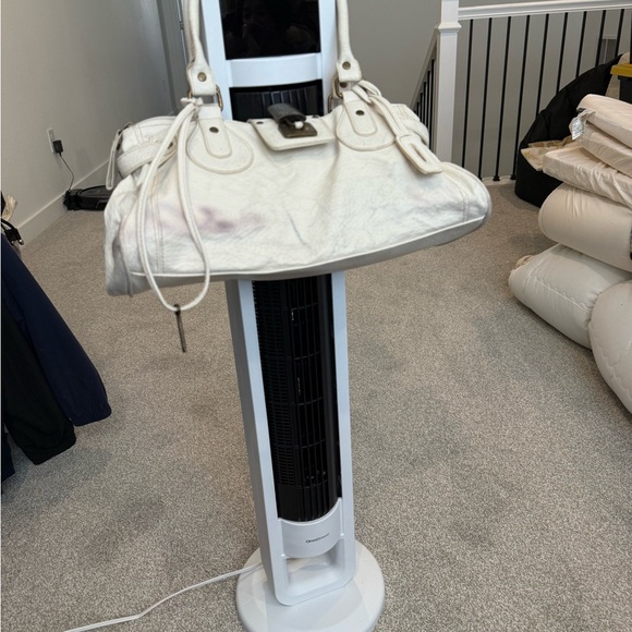 Chic White Leather Satchel - Picture 14 of 15